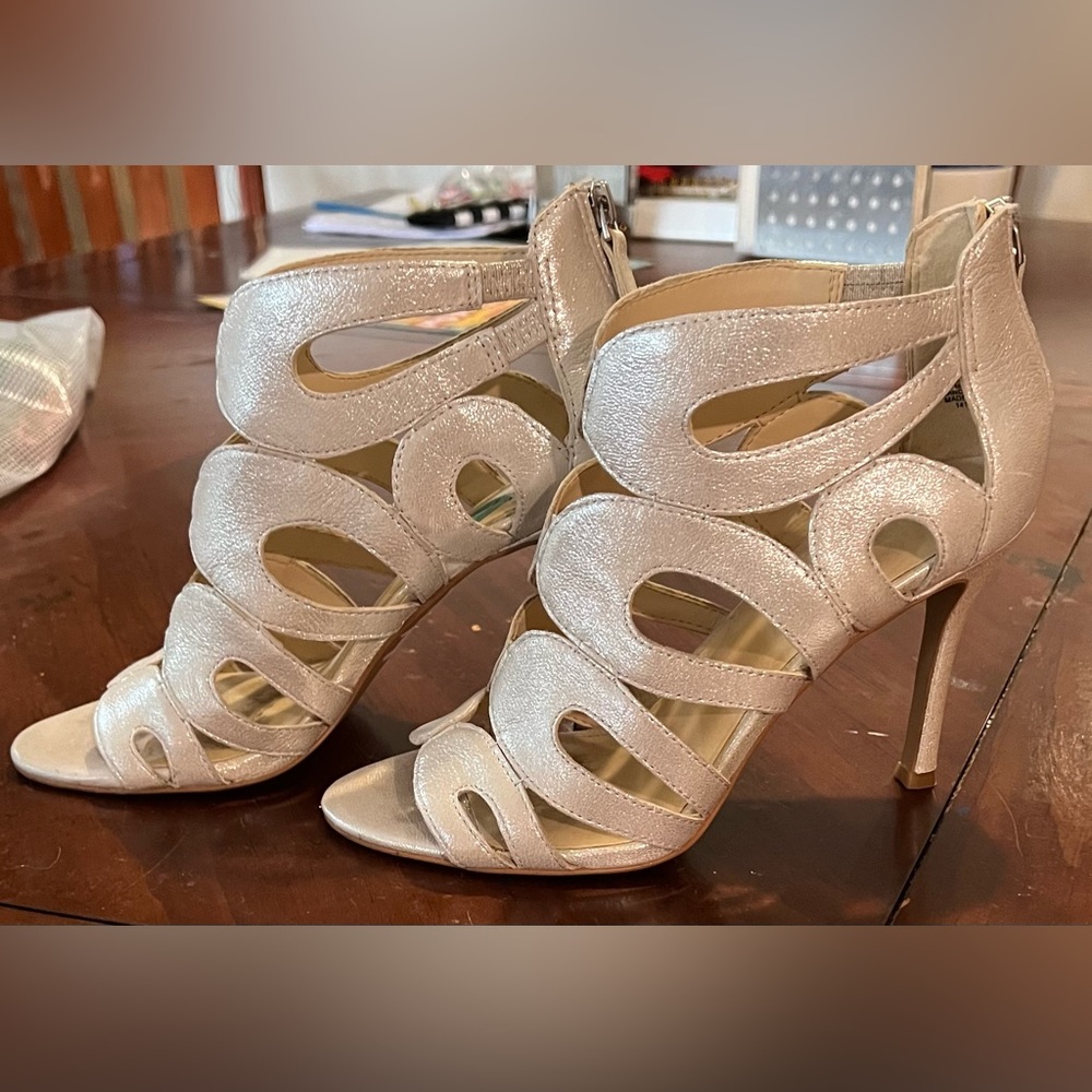 Nine west flora, champagne metallic, stiletto size 7.5